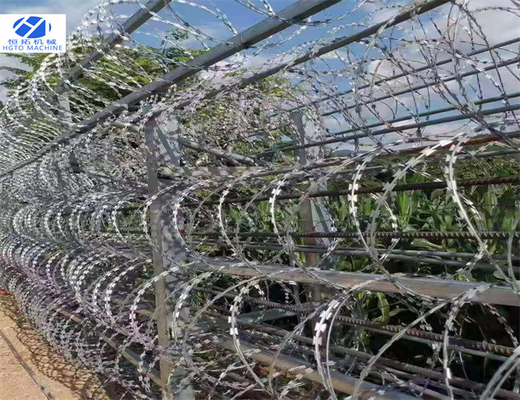 Il cavo pungente a fisarmonica della lametta che fa la macchina ha galvanizzato automatico